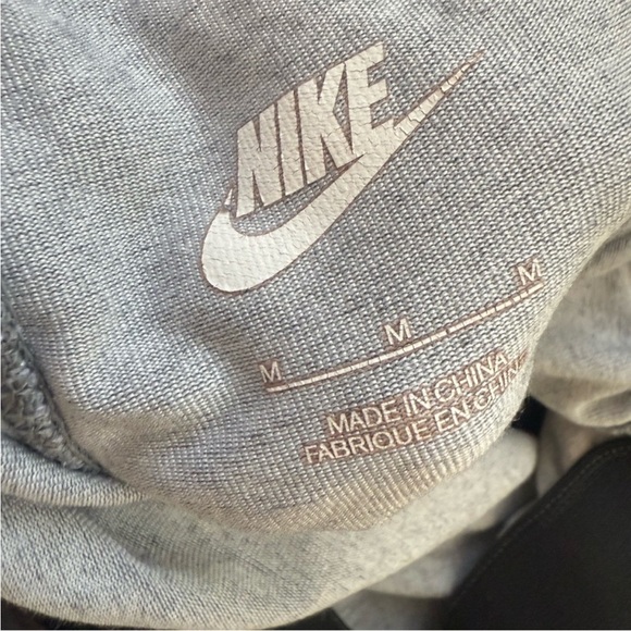 Nike Leggings Size Medium Gray with Gold Logo - Picture 2 of 4